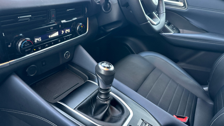 Nissan Qashqai 1.3 DiG-T MH Tekna 5dr Petrol Hatchback